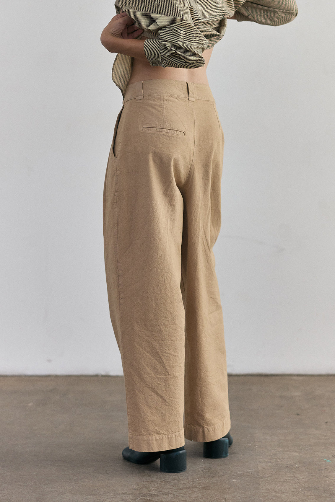 Pantalón Pinzado Algodón Rugoso - Turrón