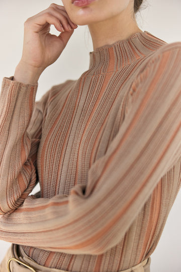 Top Medio Cuello Tejido Surcos Algodón Pima - Arena/Cobre