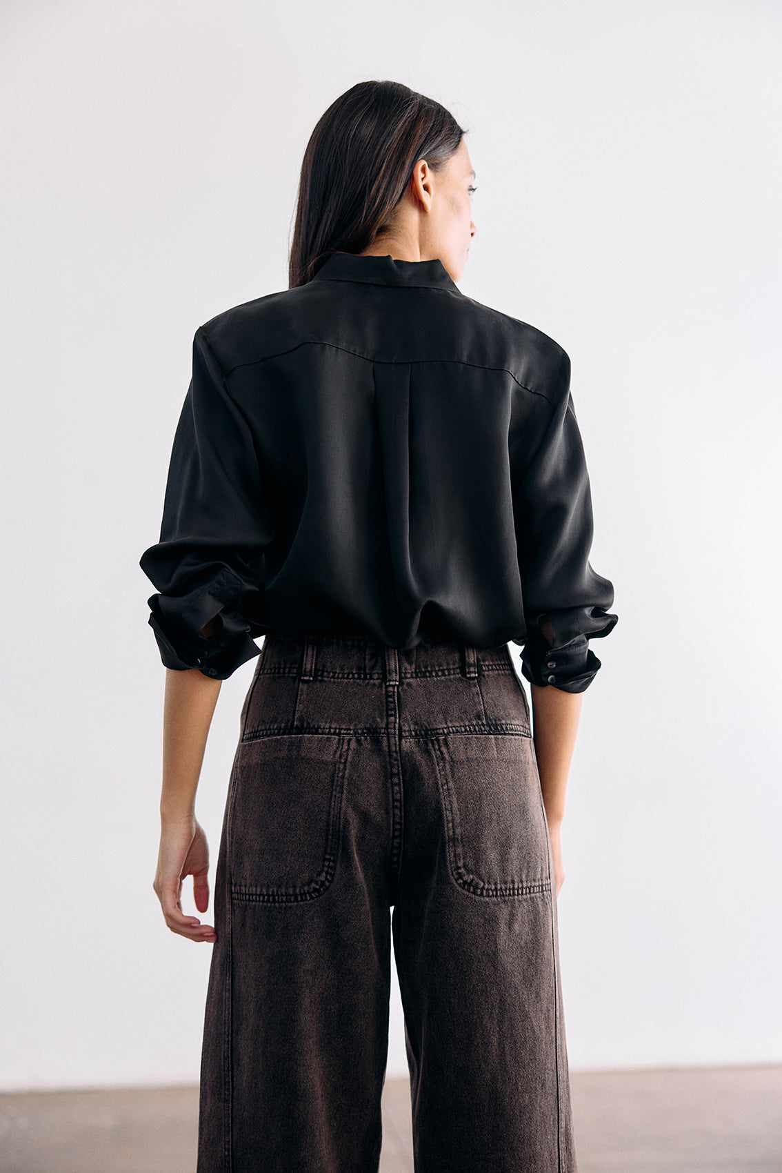 Blusa Cuello Punta Cupro - Ónix