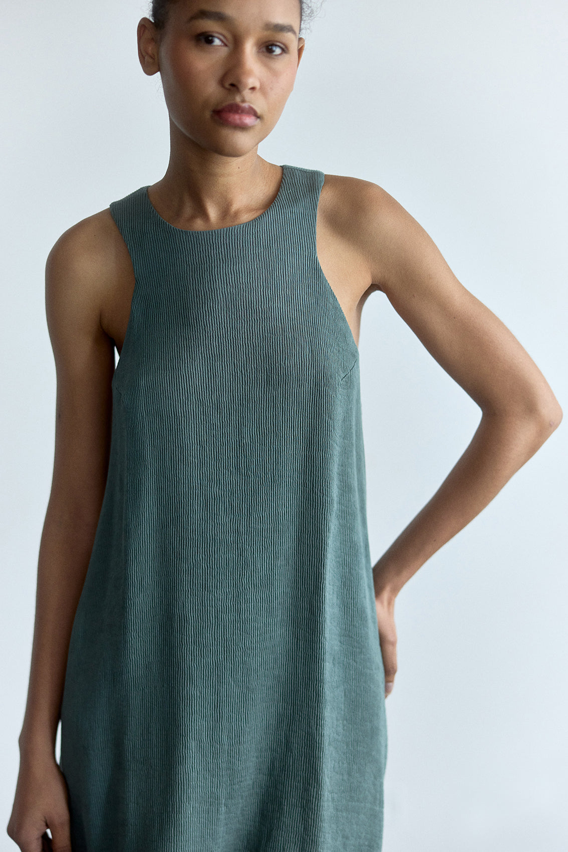 PREVENTA: Vestido Corto Halter Plegado - Eucalipto