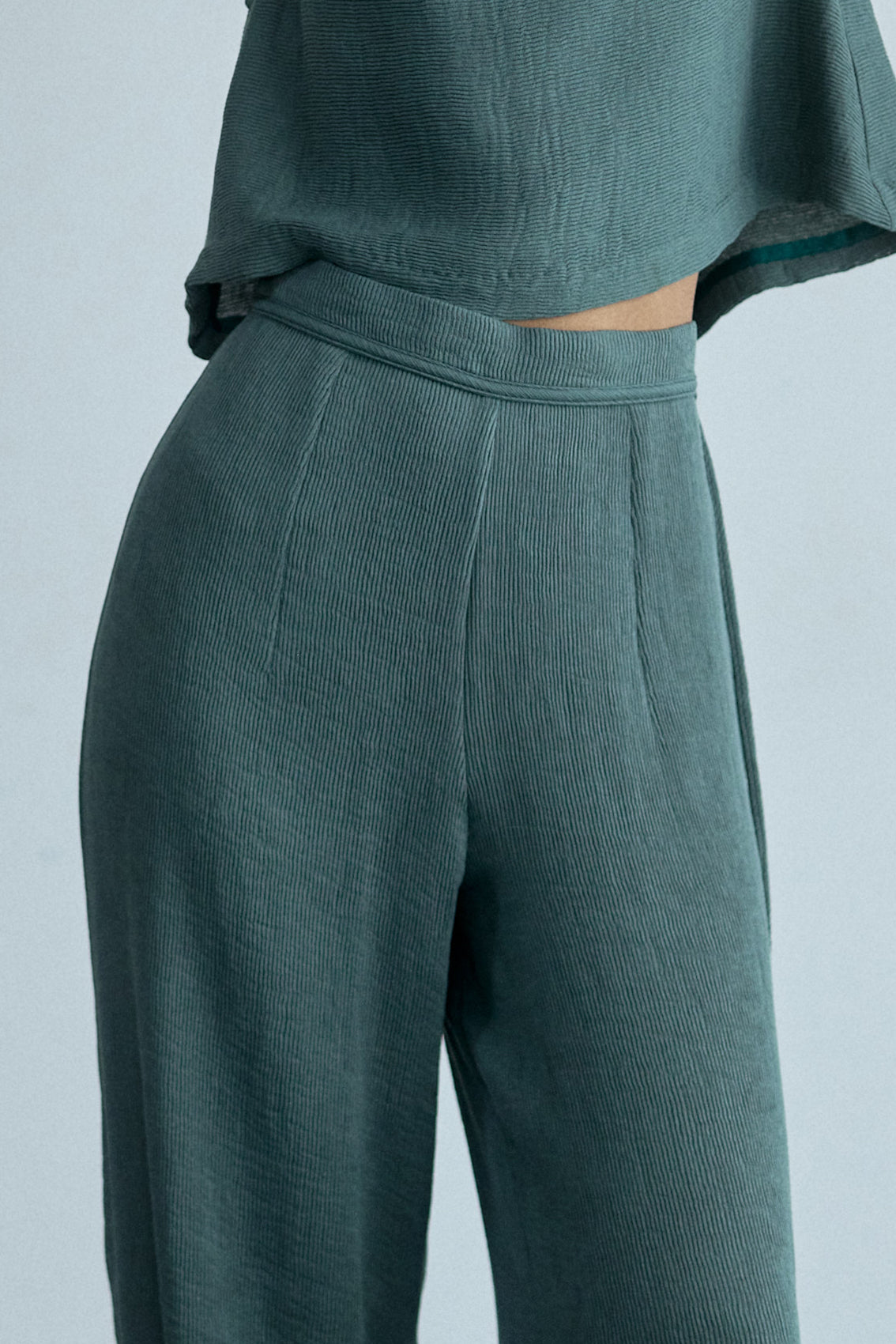 Pantalón Recto Plegado - Eucalipto