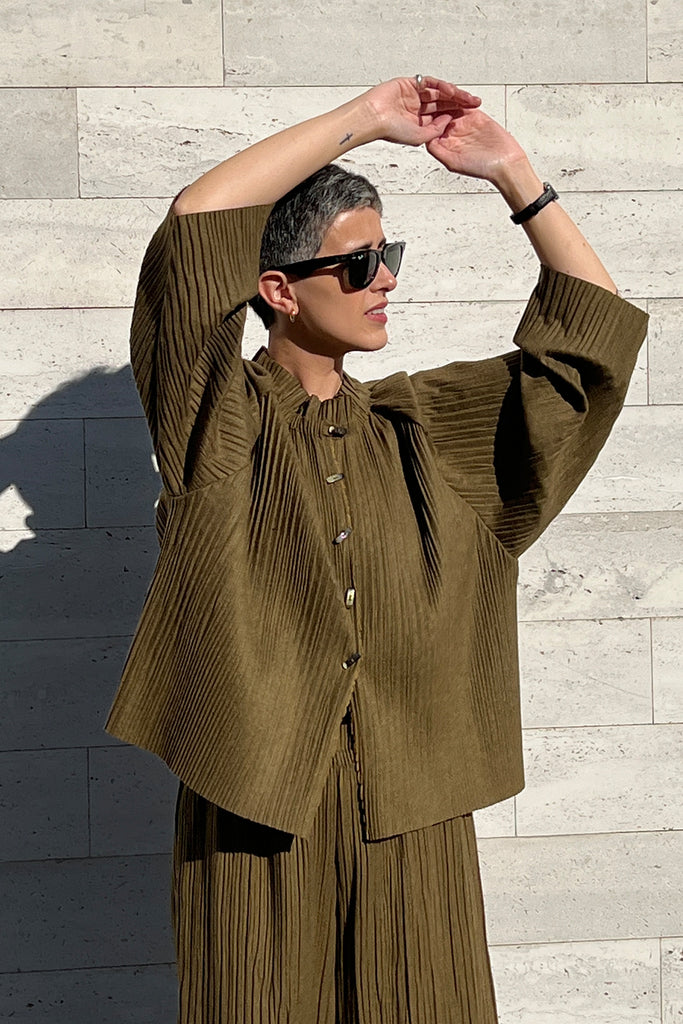 Chaqueta Plisada Lana Reciclada con Botones de Cacho - Oliva