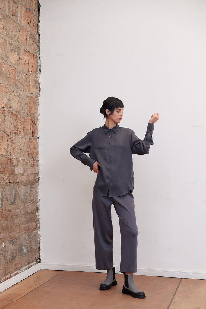 Blusa Cuello Punta Cupro - Carbón