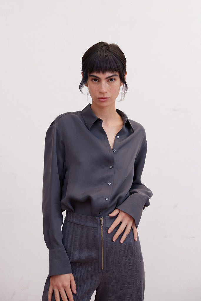 Blusa Cuello Punta Cupro - Carbón