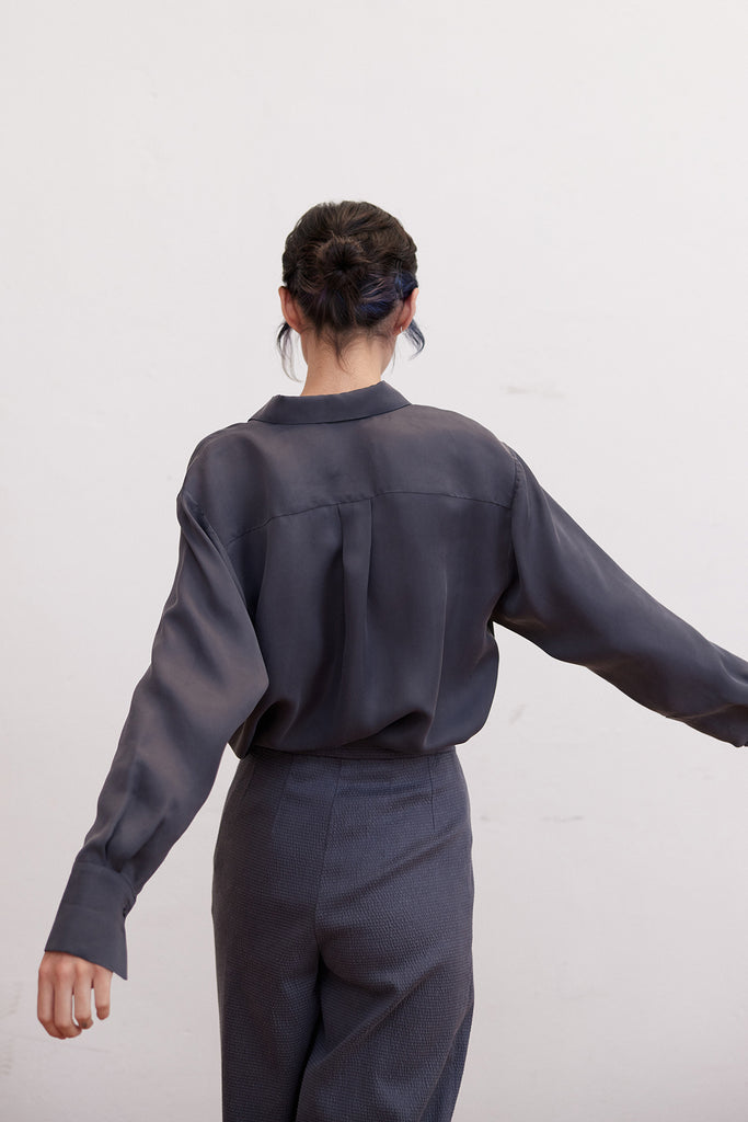 Blusa Cuello Punta Cupro - Carbón