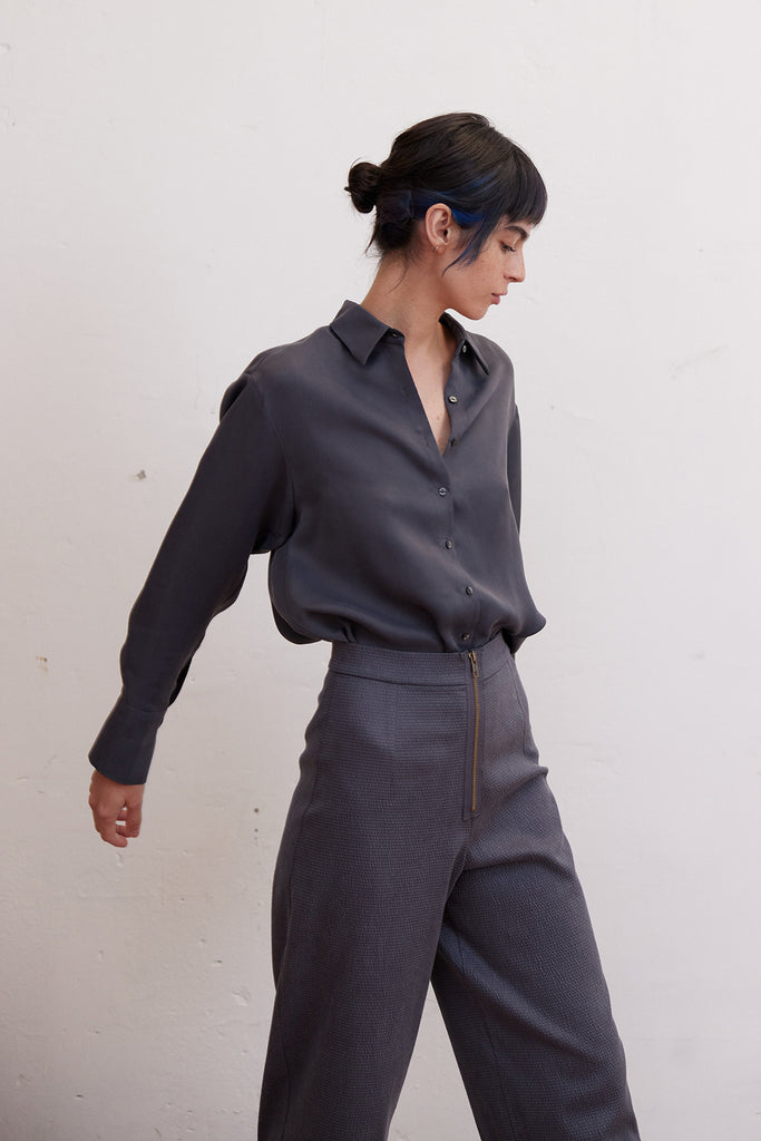 Blusa Cuello Punta Cupro - Carbón