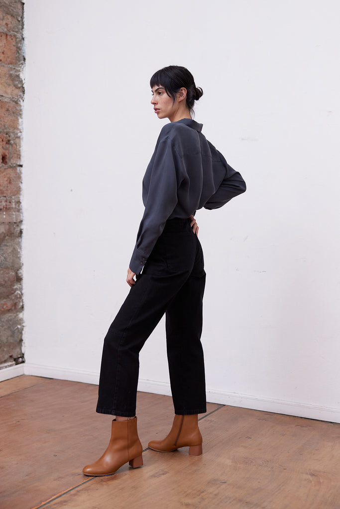 Blusa Cuello Punta Cupro - Carbón