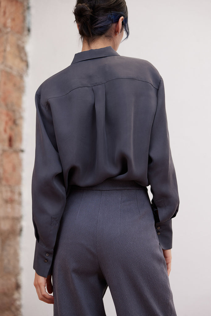 Blusa Cuello Punta Cupro - Carbón